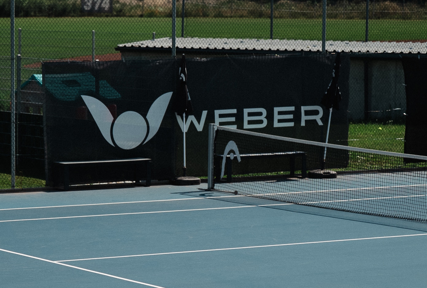 Außen-Tennisplatz bei WEBER in Schwechat bei Wien